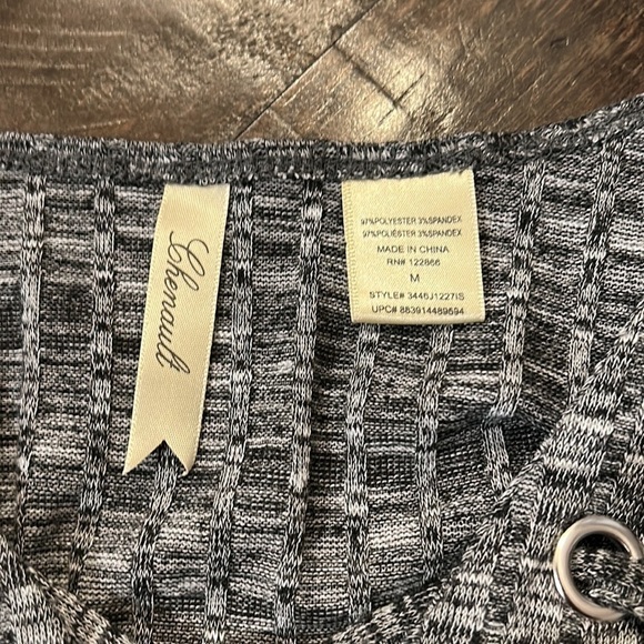 Chenault Women’s Medium sweater - Picture 9 of 11